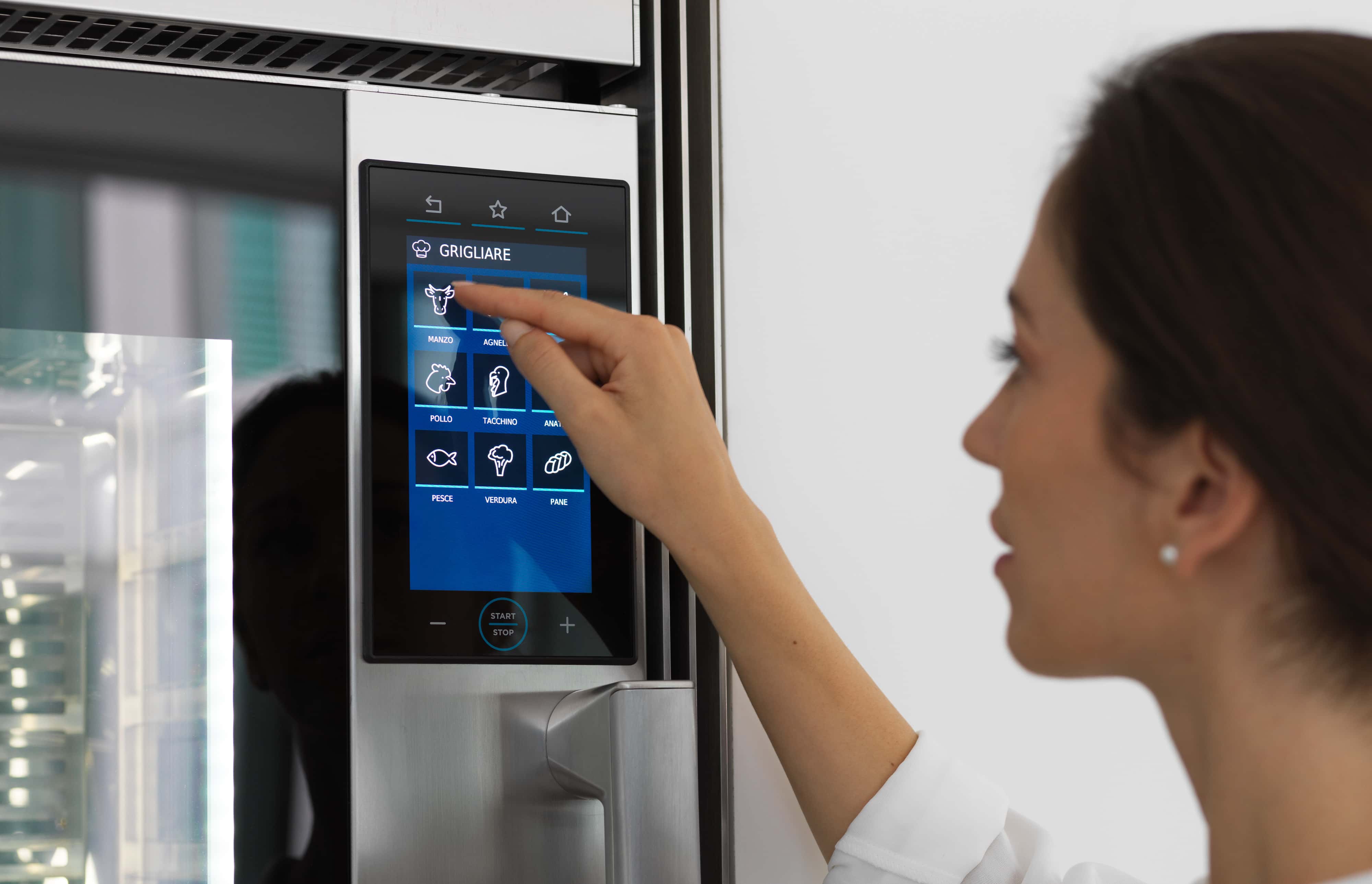 Interfaccia digitale dei forni smart di Unox Casa, semplice e intuitiva
